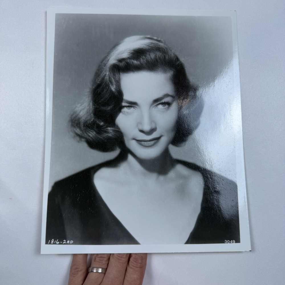 Lauren Bacall Glossy Portrait Photo 8x10 B&W Vintage Hollywood Glamour 1816-2AD